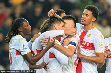 意甲联赛激战:佛罗伦萨迎来首胜,莫伊塞·基恩双响助力!