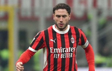 AC米兰右后卫调整引援策略,法甲悍将面临价高难以谈判