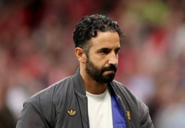 奥纳纳要求涨薪!激怒阿莫林:曼联决定清洗,省600万薪水