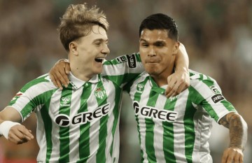 西甲:比利亚雷亚尔VS埃尔切,最新专家扫盘比分预测