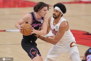 吉迪23+11+11米切尔空砍32分 公牛胜骑士