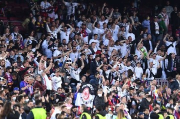 法兰克福被德国足协罚款48.91万欧元,因8场德甲存在球迷违规行为