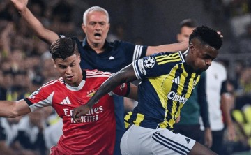 执教前景堪忧!穆里尼奥欧冠生死战,逆境翻盘还是就此折戟?