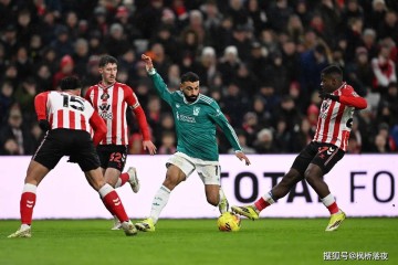 利物浦1-0掀翻魔鬼主场!范戴克创纪录绝杀,右后卫魔咒仍存在!