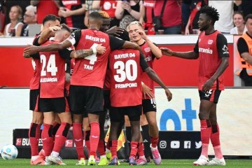 足坛悲喜一夜!巴萨4-3双杀死敌,甩皇马7分,多特蒙德4连胜争前4