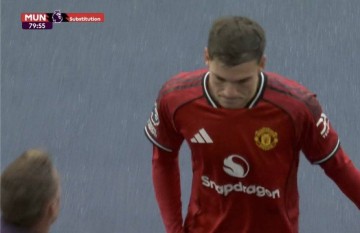 曼联6000万铁腰恐遭清洗!纽卡冬窗欲签曼联新帝星,队友也因阿莫林用人困惑