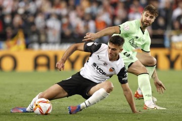 西甲深夜爆冷预警:巴伦西亚主场誓破颓势,赫塔费客场冲前三能否稳赢?