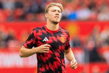 曼联磋商霍伊伦德转会条款,阿莫林暗示新援上位